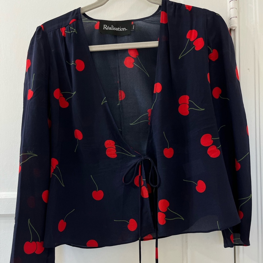 Realisation Par Cherry Tie Top